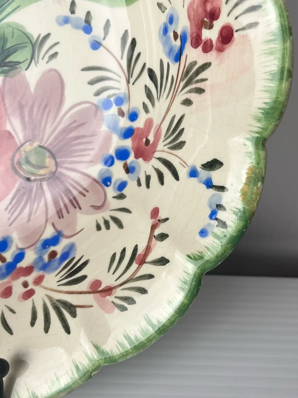 Nove Rose Hand Painted Italian Majolica Serving Bowl 11.5”